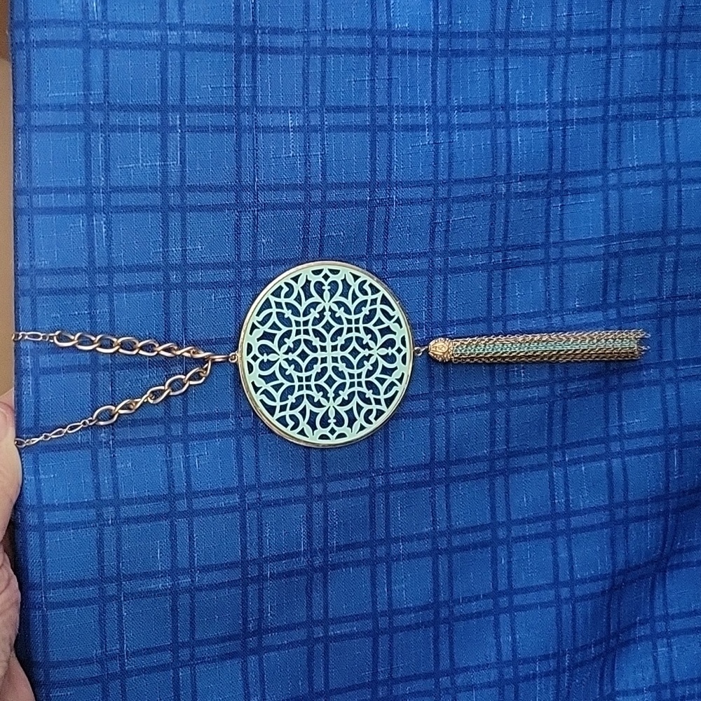 Metal geo necklace